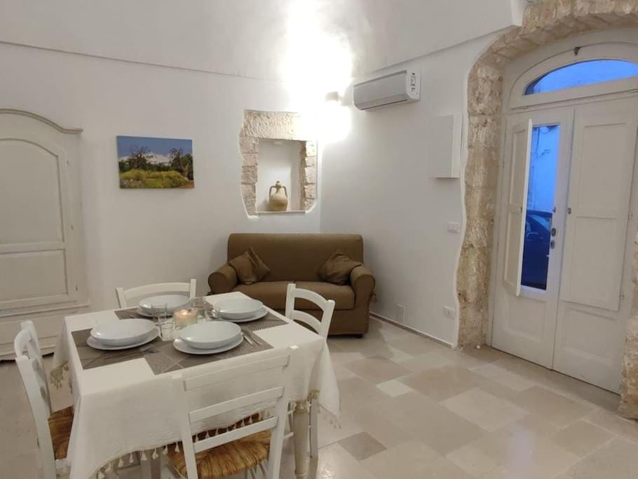 Living room, Dining area, air conditioner
