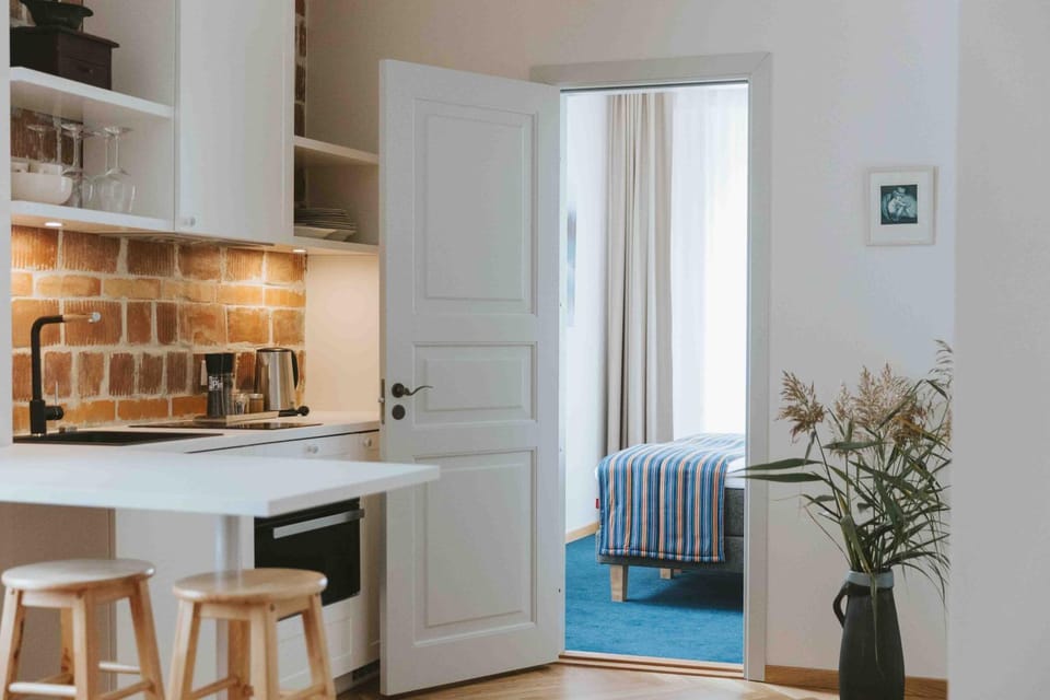 Bed, Kitchen or kitchenette, Photo of the whole room, Dining area