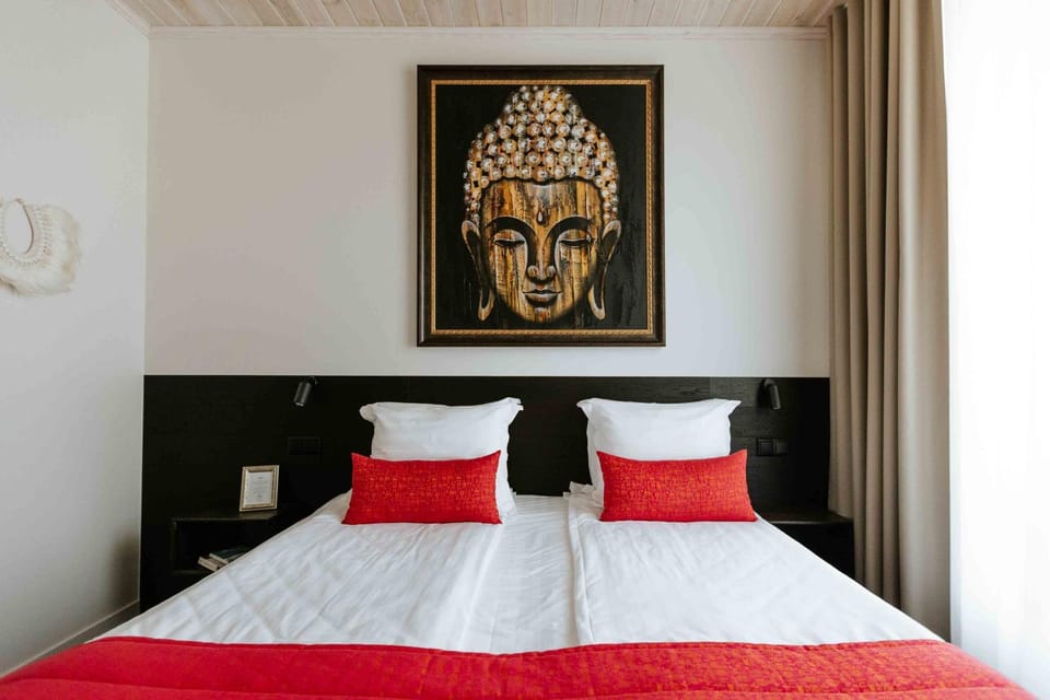 Photo of the whole room, Decorative detail, Bedroom