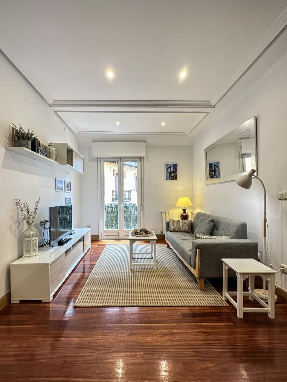 Olas de Ondarreta - Local Rentss Apartment in San Sebastian