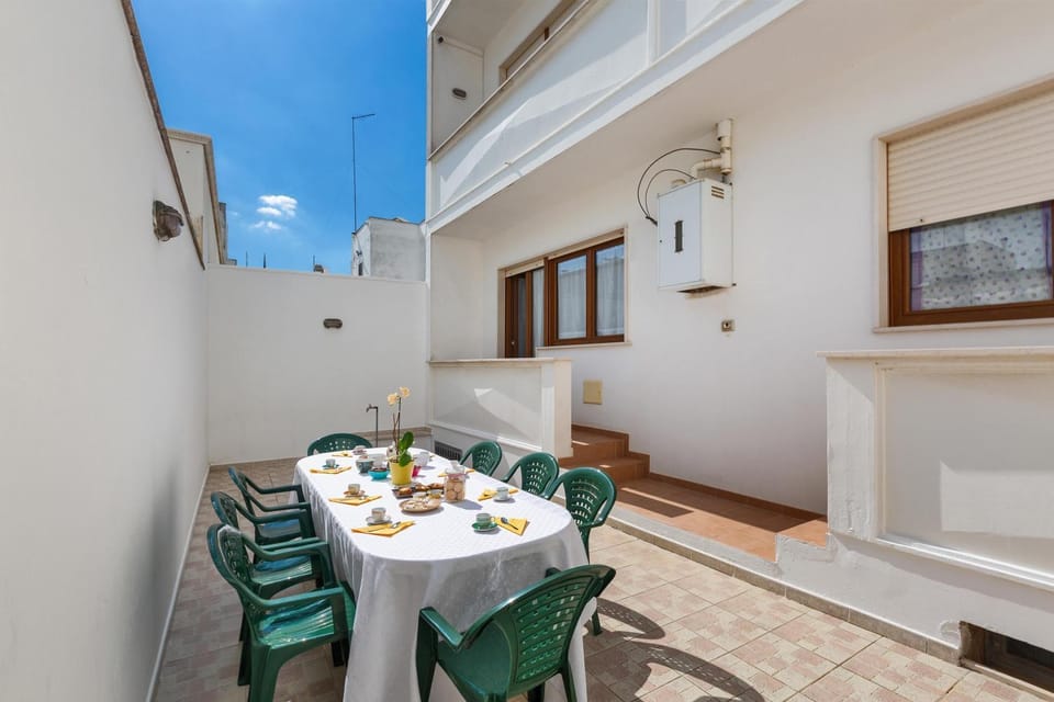 Patio, Dining area