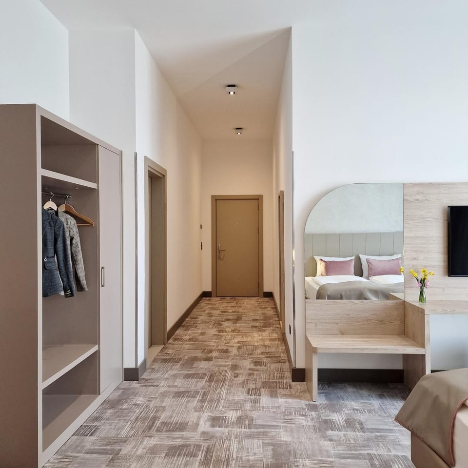 Staff, Living room, Photo of the whole room, Bedroom