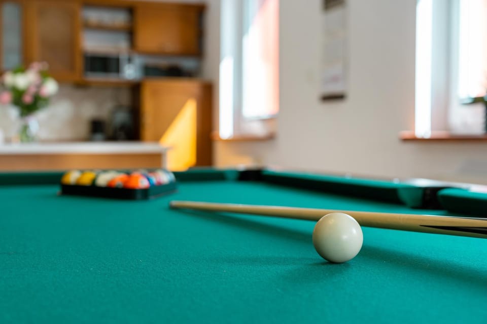Billiard, Game Room