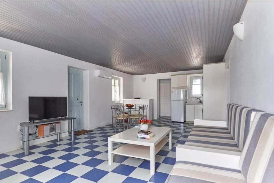 Ocean Villa in Paros House in Paros, Greece