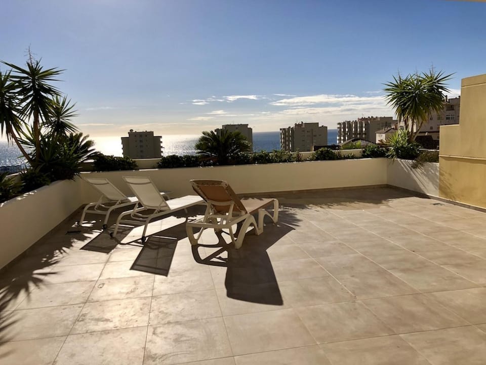 Property building, Balcony/Terrace, Living room