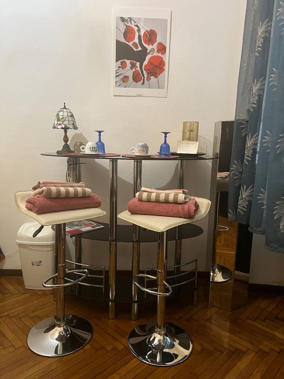 Decorative detail, Bedroom, Breakfast, towels