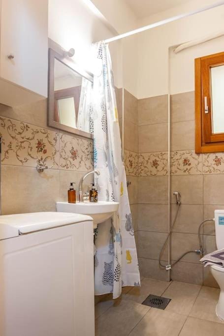 Shower, Toilet, Bathroom, Bath, towels