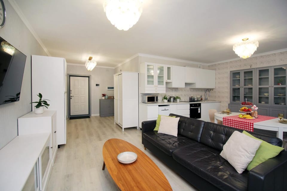 TV and multimedia, Kitchen or kitchenette, Living room, Dining area, stove