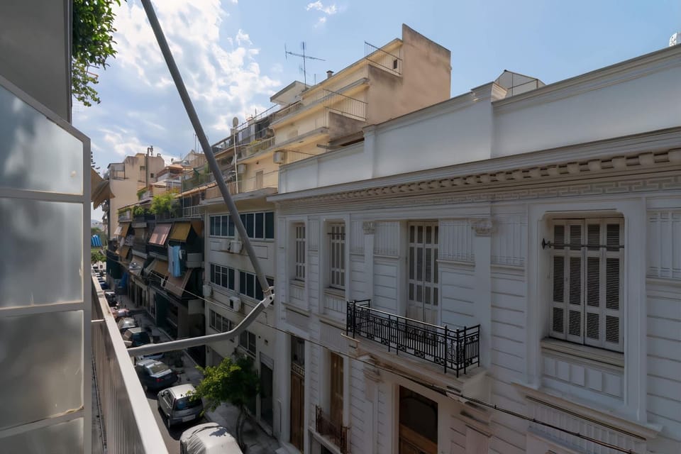 Modern 2BD apt in Athens , 3-min metro Apartment in Athens