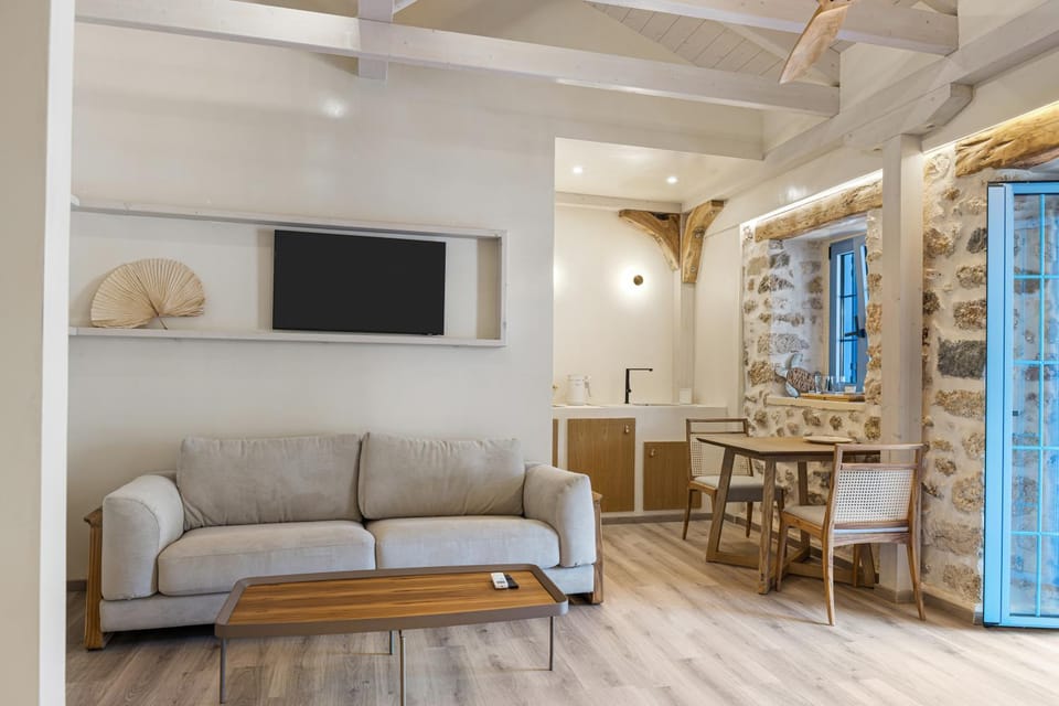 TV and multimedia, Living room, Seating area, Dining area