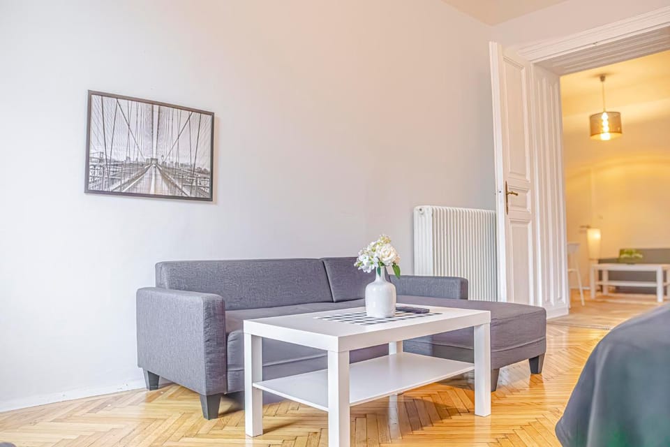 Bed, Seating area, Dining area, Bedroom