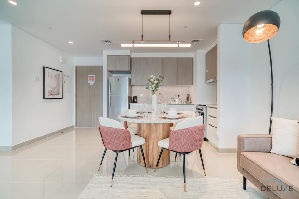 Dining area, kitchen