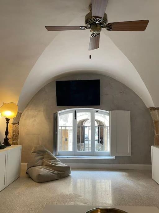TV and multimedia, Living room, fireplace