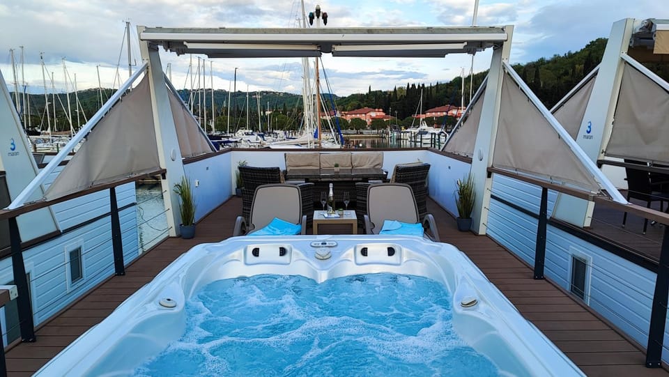 Day, Hot Tub, Swimming pool