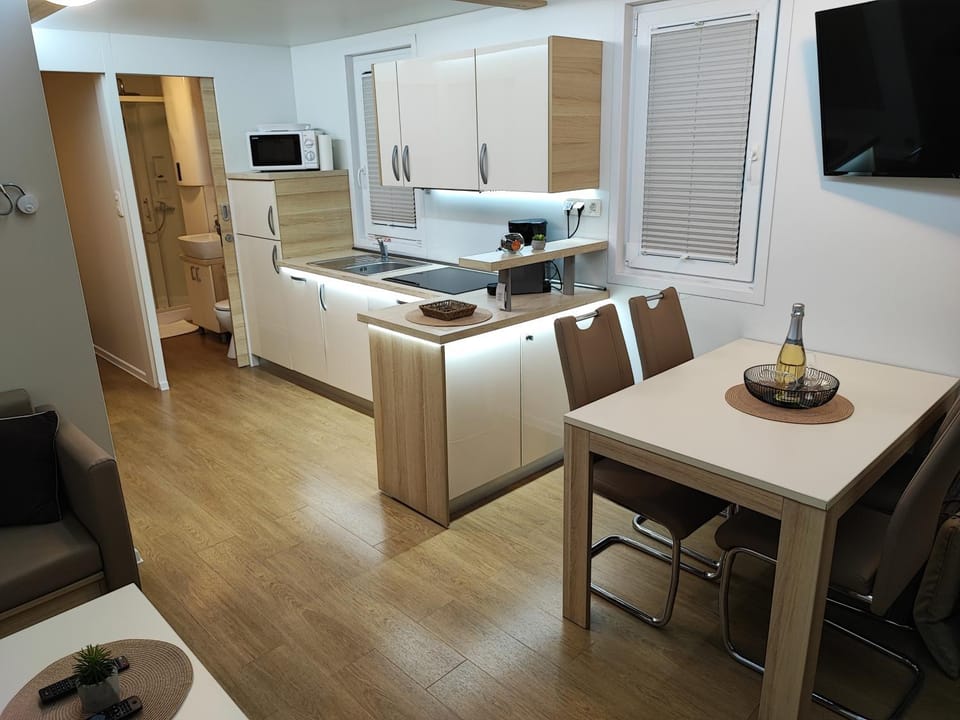 Kitchen or kitchenette, Living room, Dining area