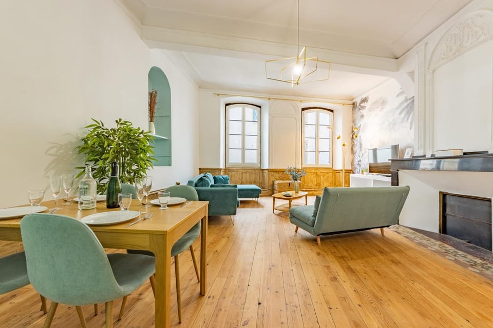 Living room, Seating area, Dining area
