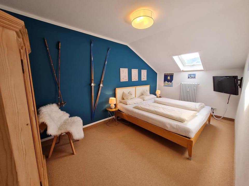 Bed, TV and multimedia, Photo of the whole room, Bedroom, wardrobe