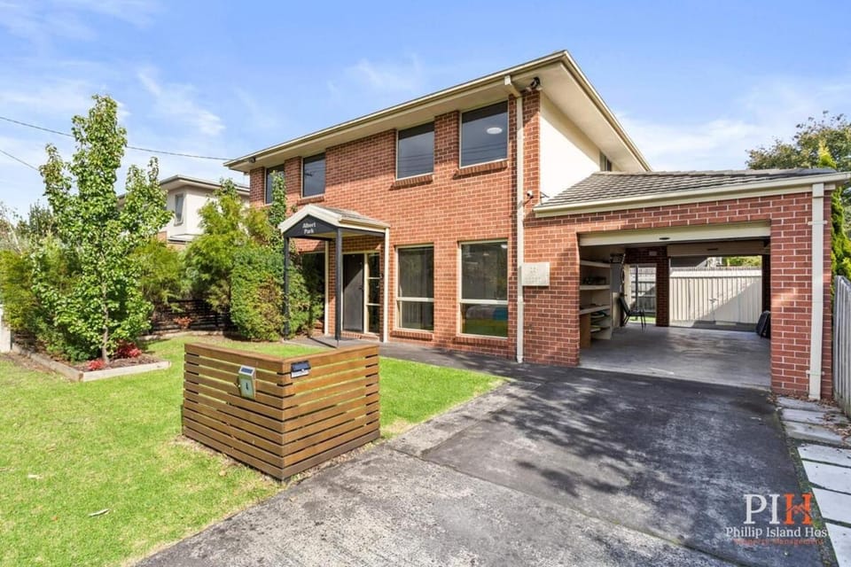 Private Family Home Near North-Facing Beach House in Cowes