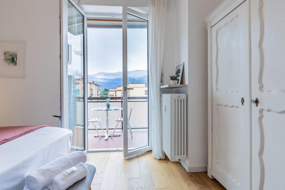 Lovely Place - 25 Min Walk to Arena Apartment in Verona