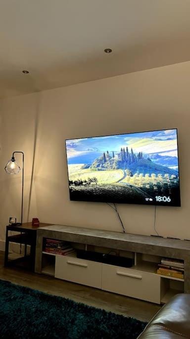 Communal lounge/ TV room, TV and multimedia