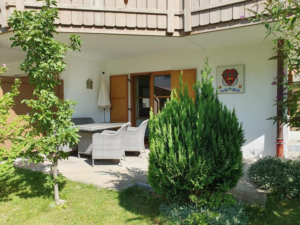 Garden, Seating area, Garden view