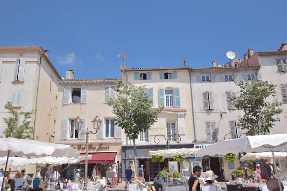 Cosy apt for 6/8p best location in old Antibes Apartment in Antibes