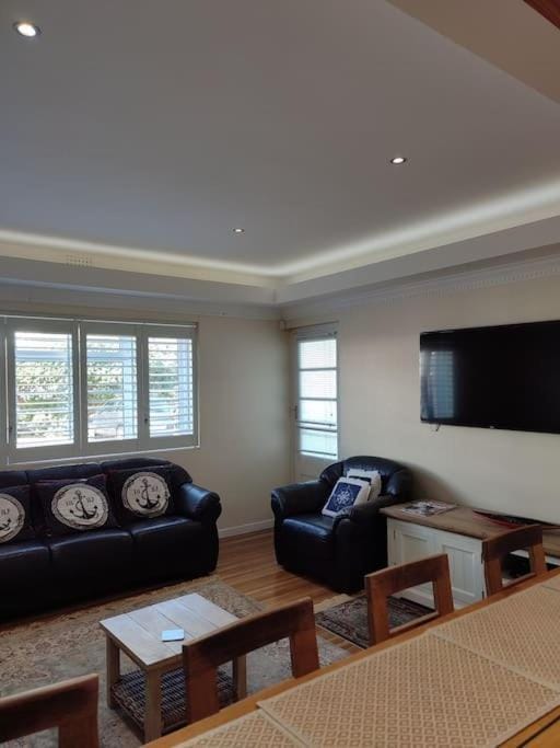 Modern apartment close to lovely beach Apartment in Cape Town