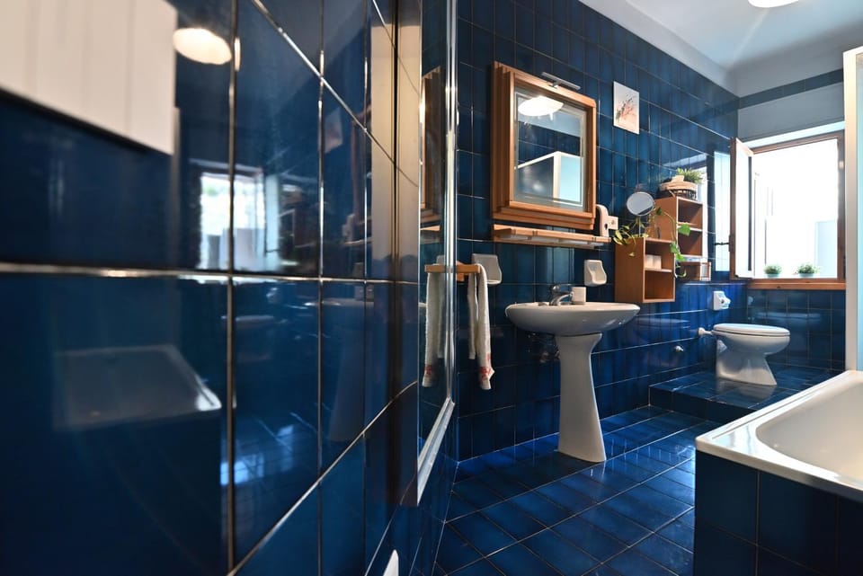 Shower, Toilet, Bathroom, bidet, towels