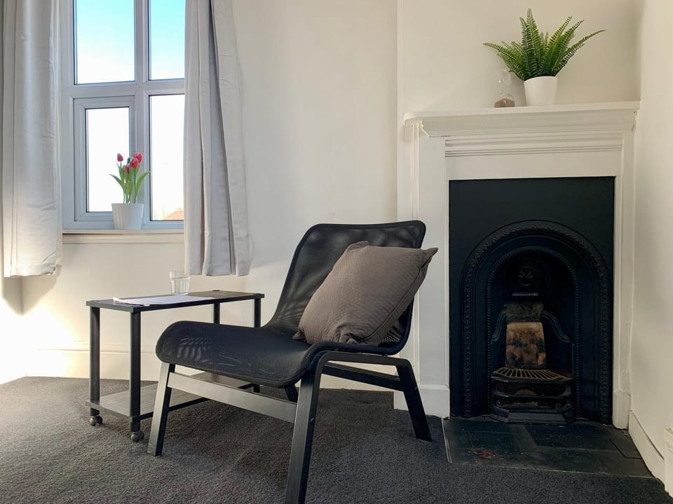 6BR Home with Parking Near Wolverhampton House in Wolverhampton