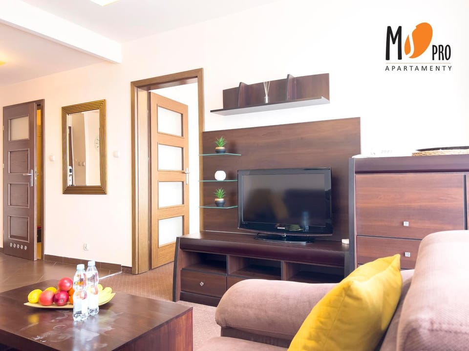 Communal lounge/ TV room, TV and multimedia, Living room, Seating area