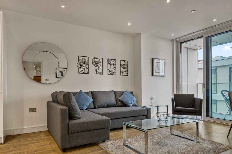 1 Bed & Sofa Bed next to Nine Elms Station ZONE 1 Apartment in London