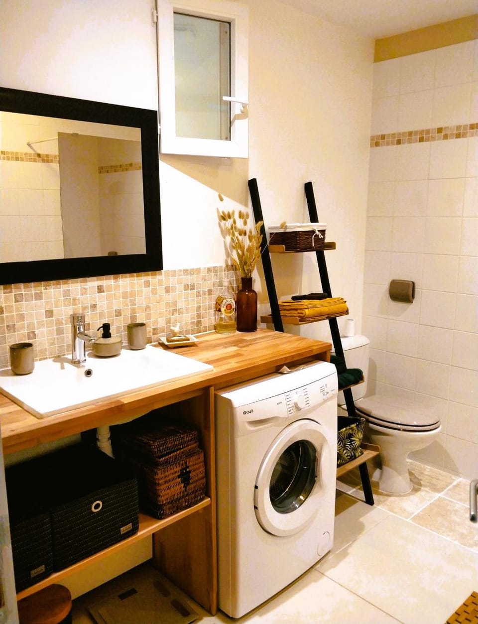 Bathroom, washing machine
