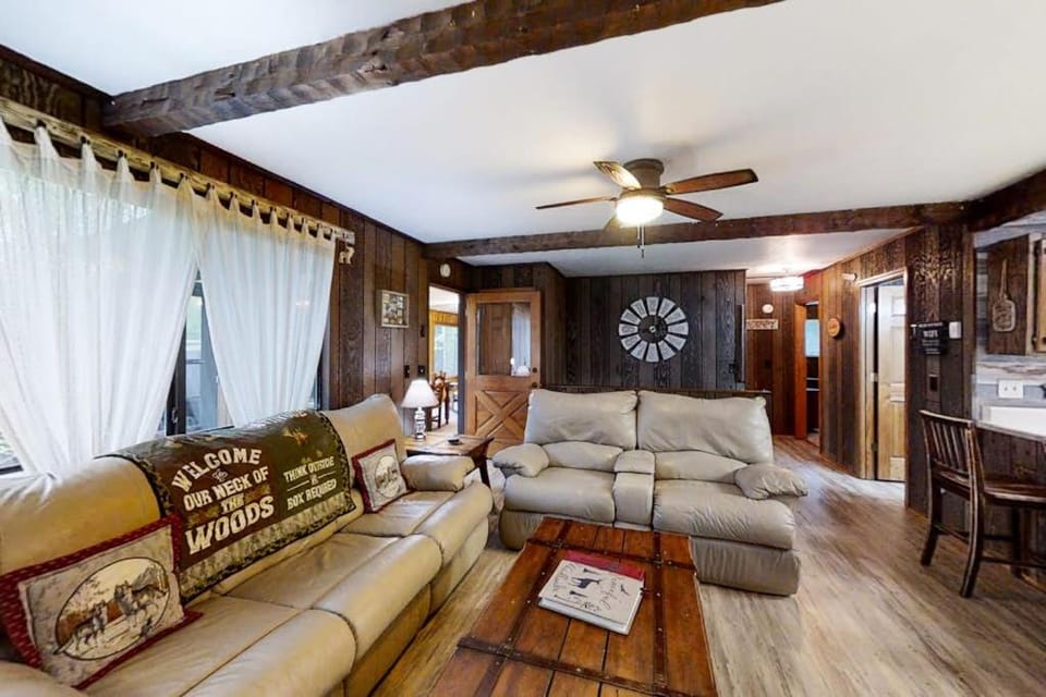 Peaceful Woodlands House in Tennessee