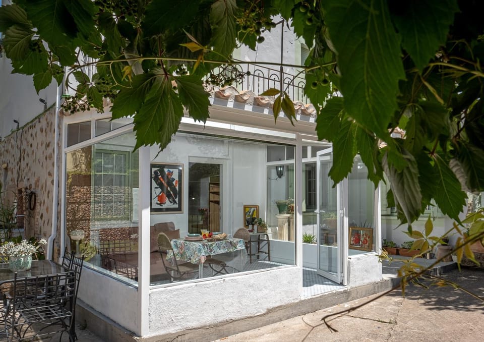 Property building, Patio, Living room, Dining area, Garden view