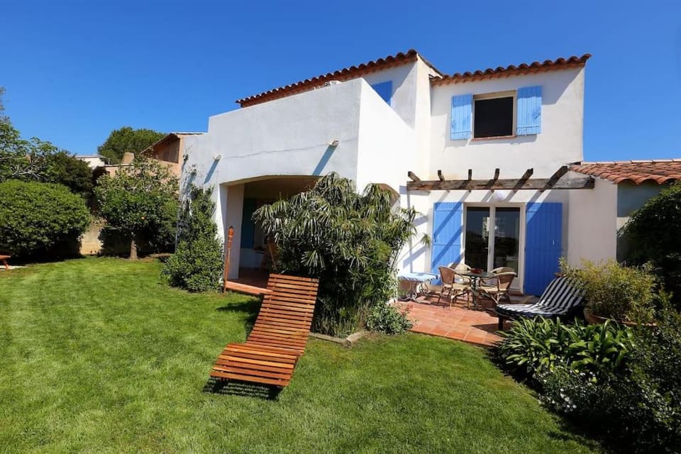 Property building, Patio, Garden, Balcony/Terrace, sunbed