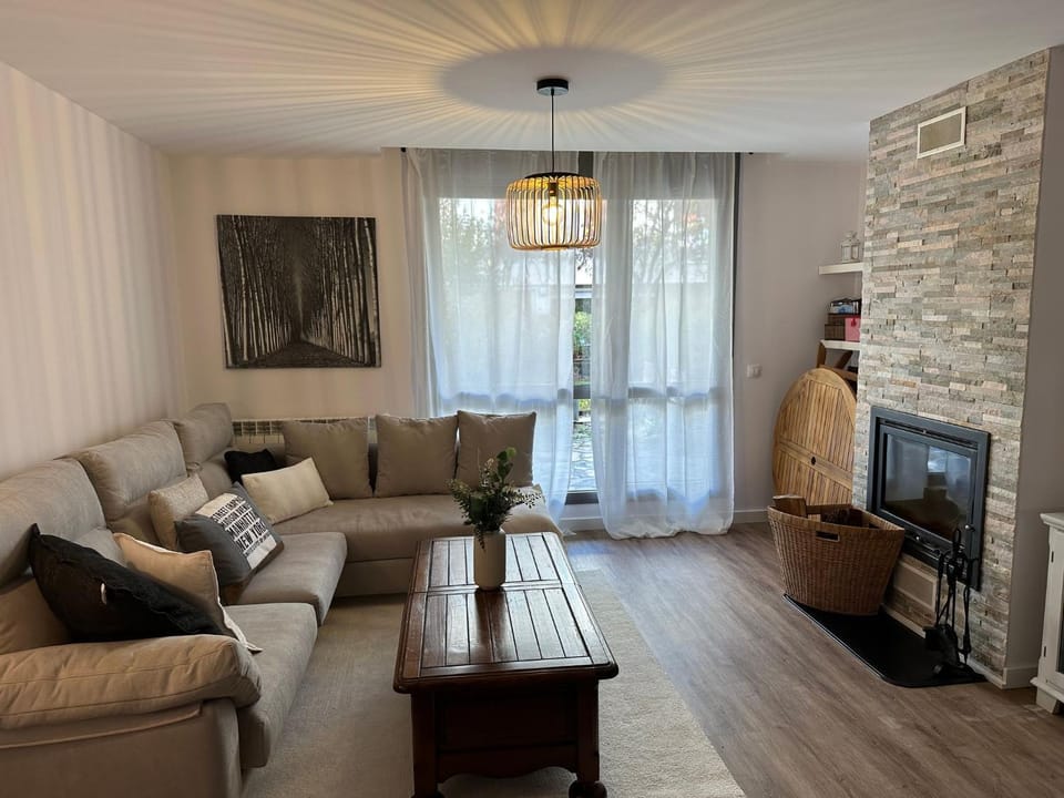 Communal lounge/ TV room, TV and multimedia, Living room