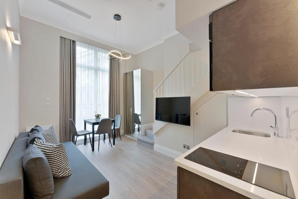 TV and multimedia, Kitchen or kitchenette, Living room, Seating area