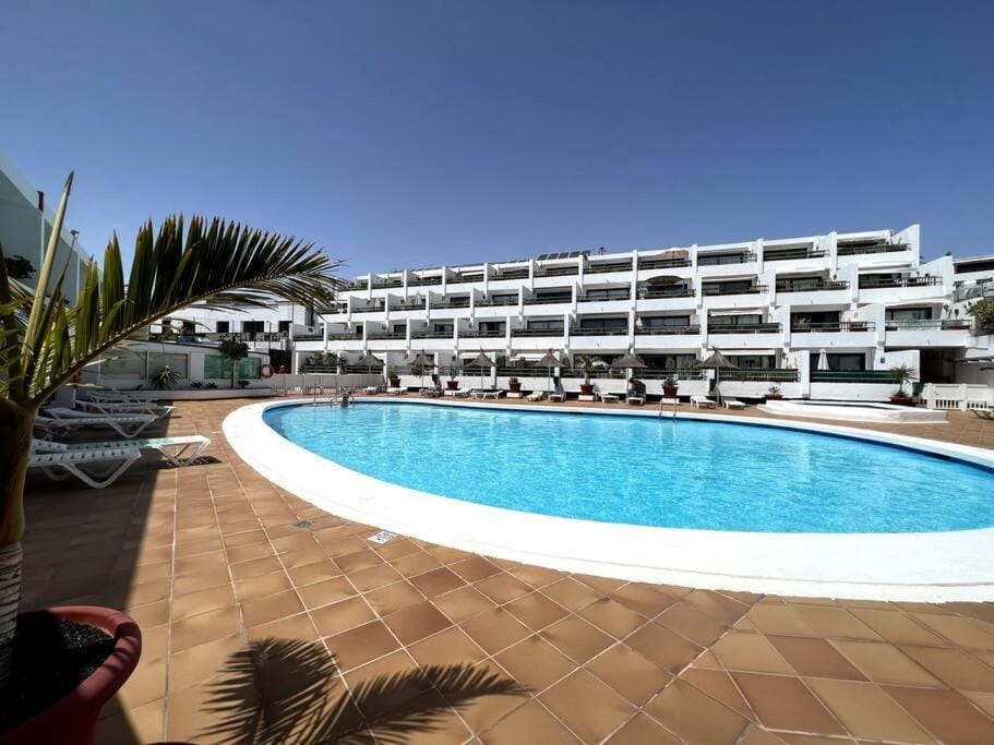 Day, Swimming pool, sunbed