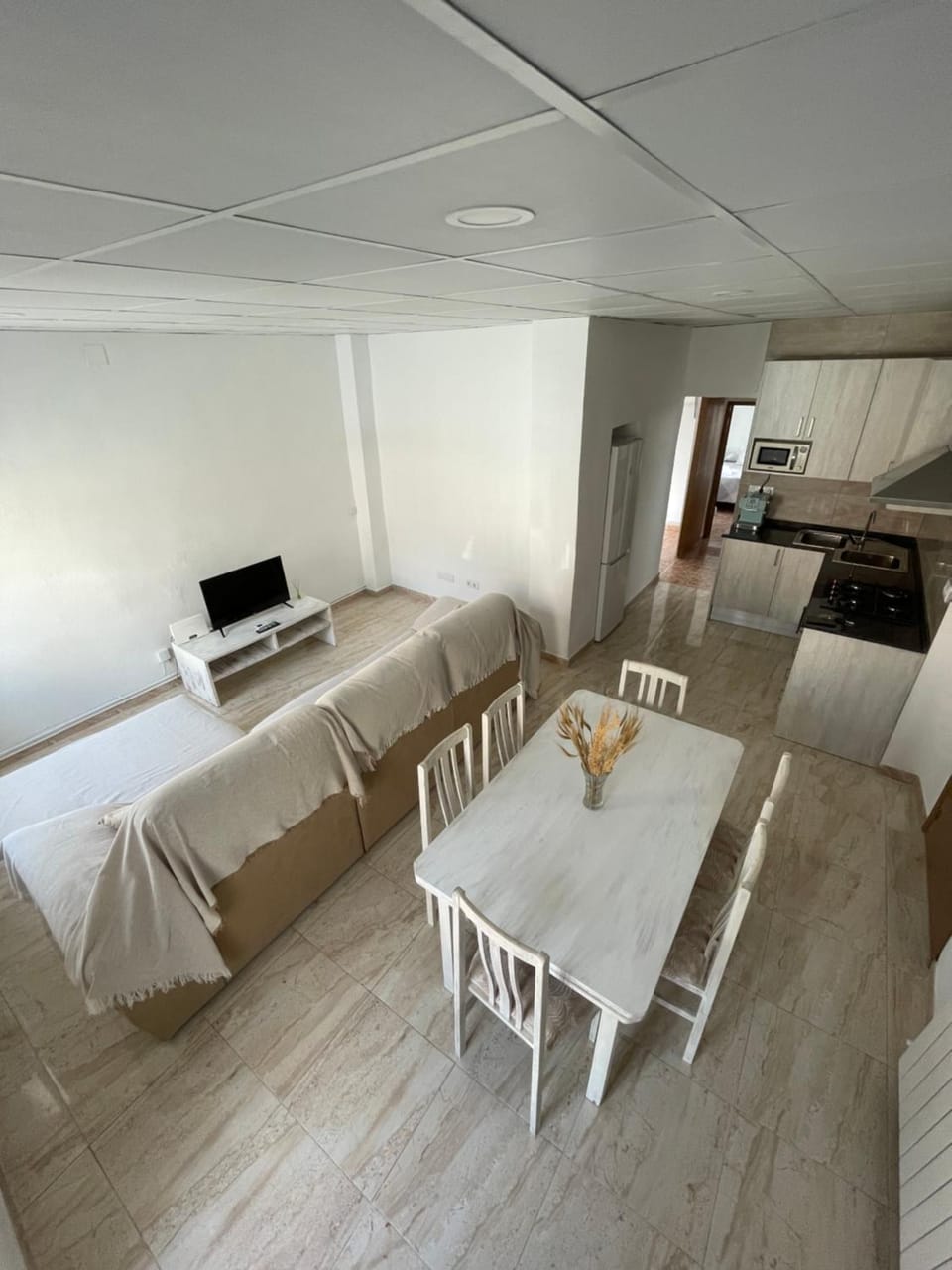 TV and multimedia, Living room, Seating area, Dining area