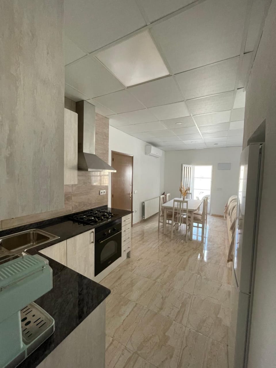 Kitchen or kitchenette, Dining area, stove
