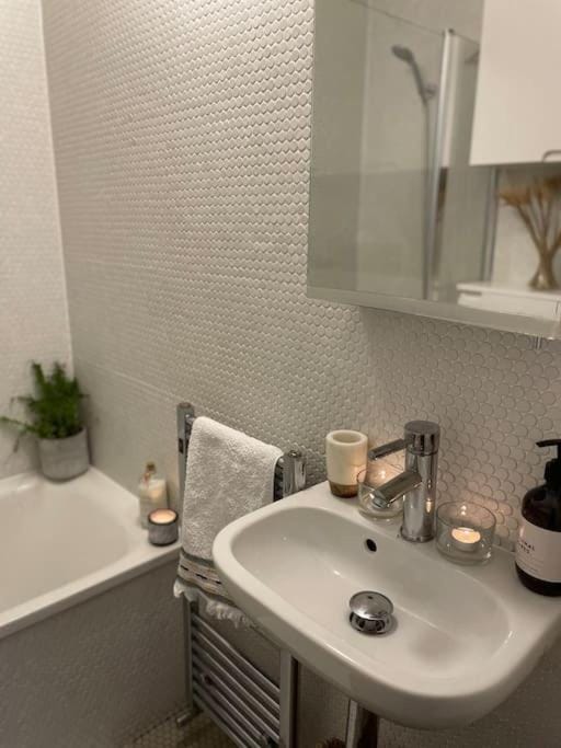Shoreditch Cosy Flat, next to Van Gogh exhibition Apartment in London Borough of Hackney