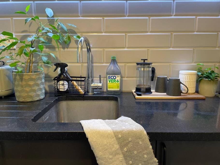 Shoreditch Cosy Flat, next to Van Gogh exhibition Apartment in London Borough of Hackney