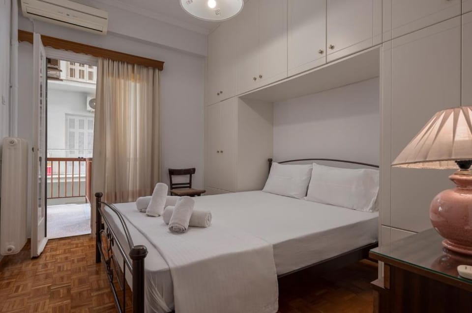 ΔΙΠΛΑ ΣΕ ΜΕΤΡΟ , ΚΟΝΤΑ ΣΤΗΝ ΑΚΡΟΠΟΛΗ Apartment in Athens