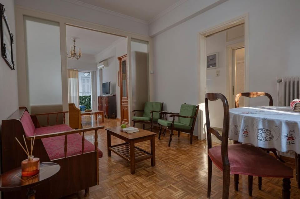 ΔΙΠΛΑ ΣΕ ΜΕΤΡΟ , ΚΟΝΤΑ ΣΤΗΝ ΑΚΡΟΠΟΛΗ Apartment in Athens