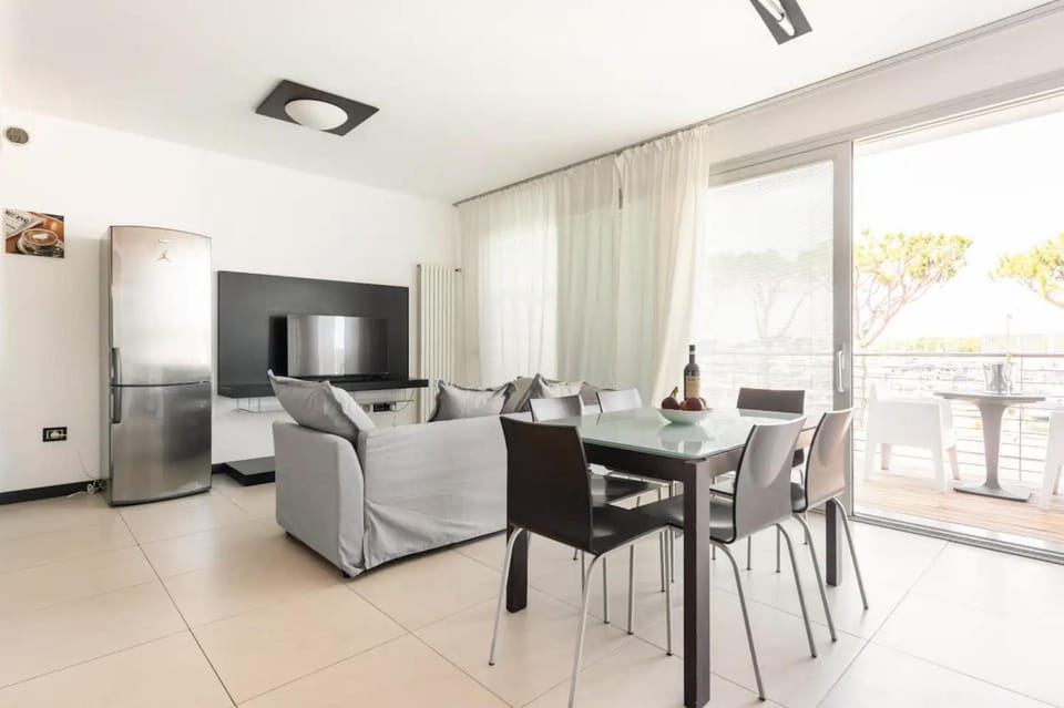 View (from property/room), Balcony/Terrace, Balcony/Terrace, Living room, Seating area