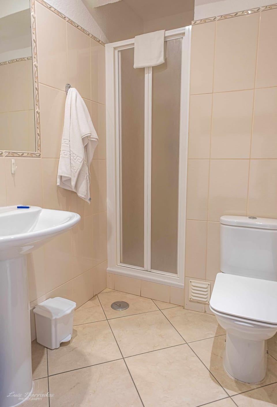 Shower, Bathroom, towels