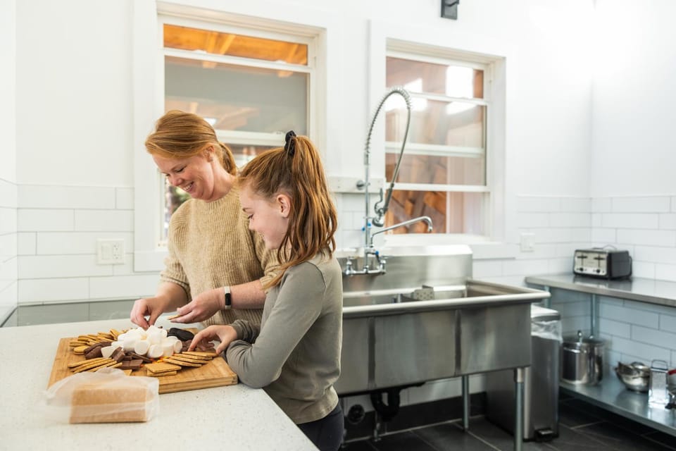 Property building, Kitchen or kitchenette, Kitchen or kitchenette, Food and drinks