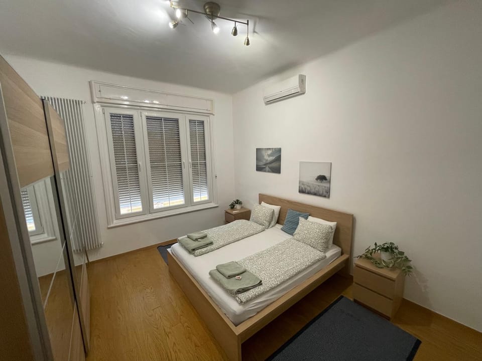 Bed, Photo of the whole room, Bedroom, towels, air conditioner