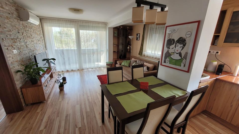 TV and multimedia, Living room, Dining area