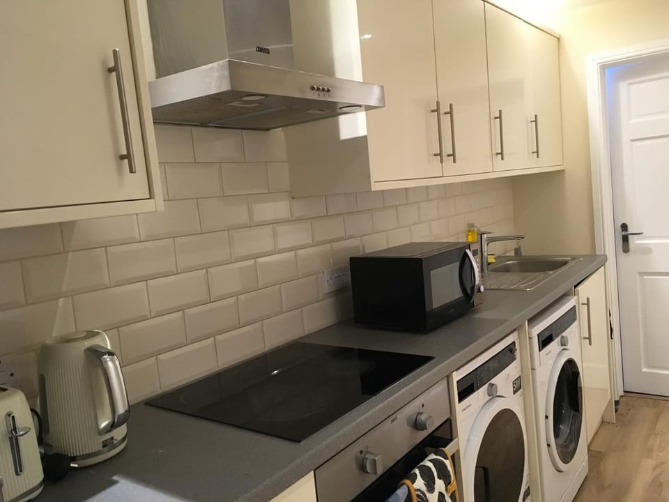 Kitchen or kitchenette, Internal: Not applicable to any particular room